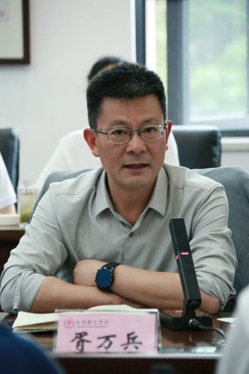 胥校长讲话.jpg